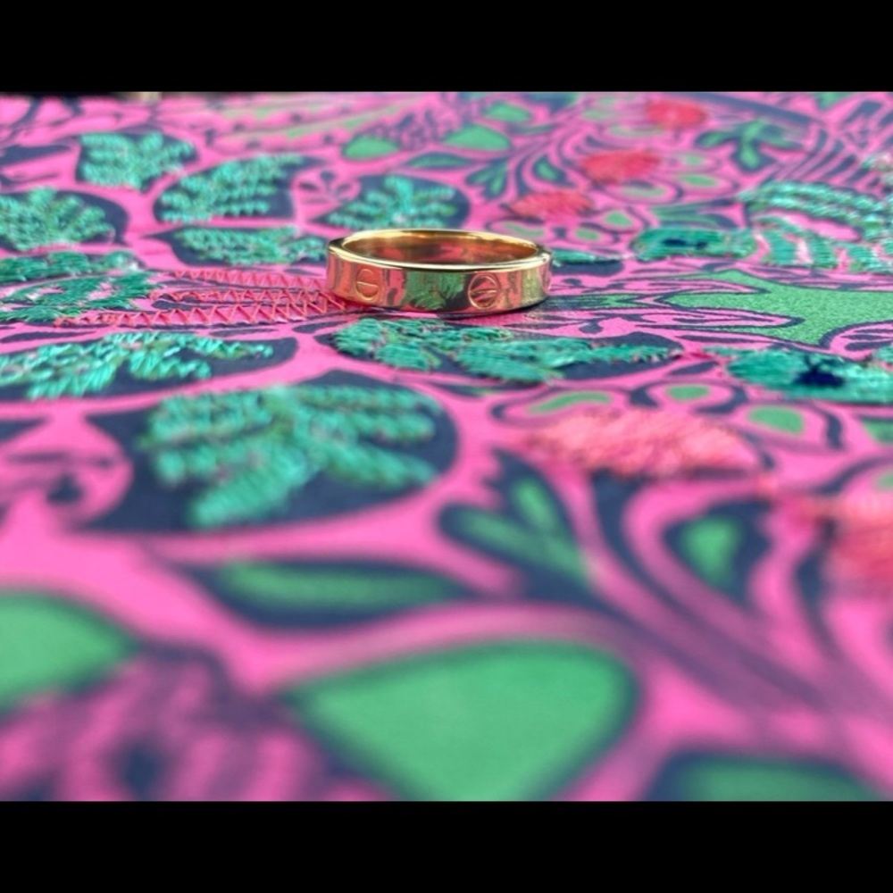 14k yellow gold ring (hollow)